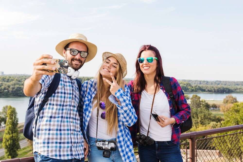 FormatFactorygroup-male-female-hikers-taking-selfie-mobile-phone.jpg